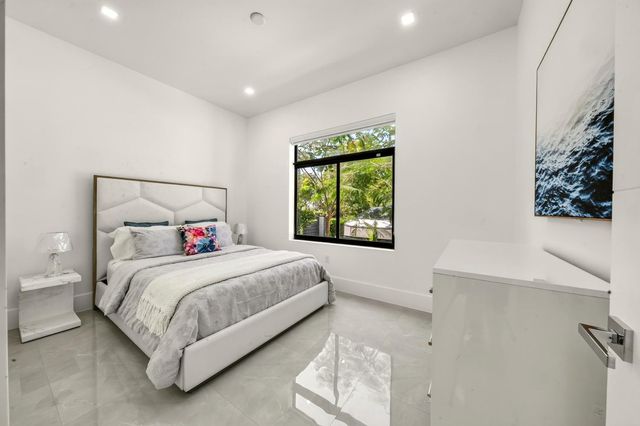 3933 Washington Street, Hollywood, FL 33021
