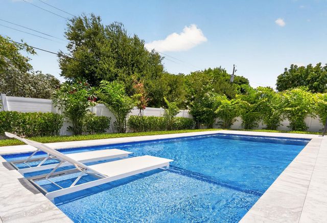 3933 Washington Street, Hollywood, FL 33021