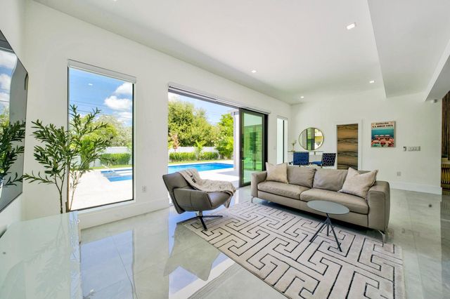 3933 Washington Street, Hollywood, FL 33021