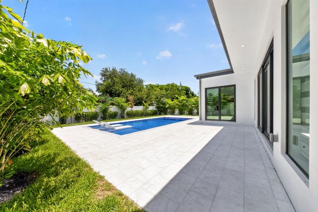 3933 Washington Street, Hollywood, FL 33021