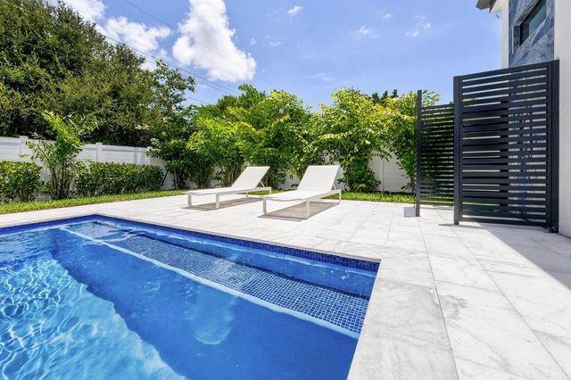 3933 Washington Street, Hollywood, FL 33021