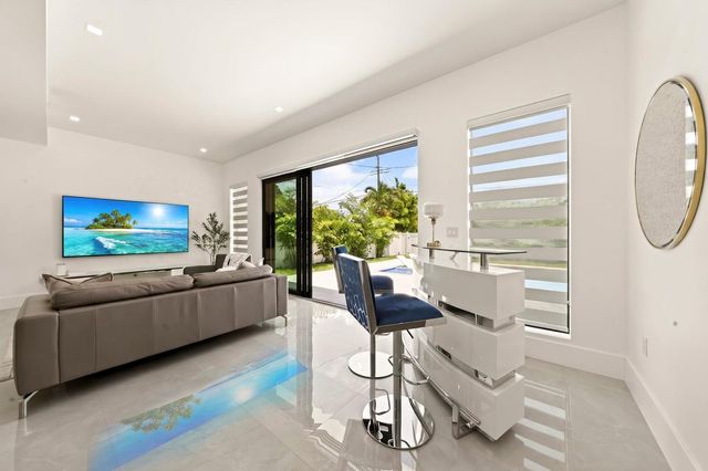 3933 Washington Street, Hollywood, FL 33021