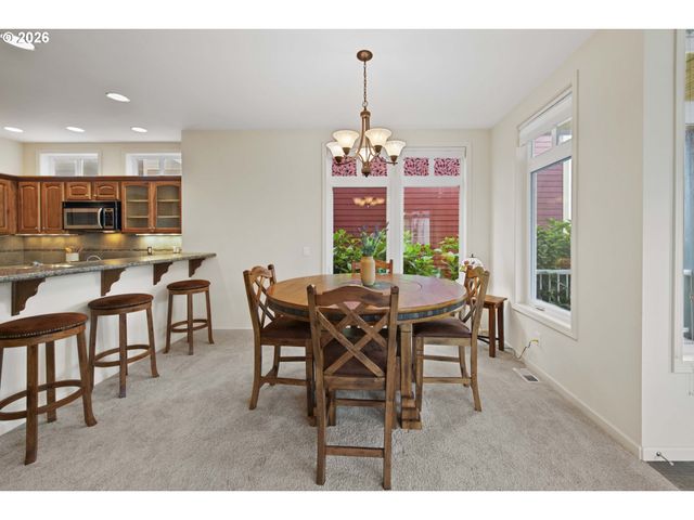 230 Roundhouse Rd, Astoria, OR 97103
