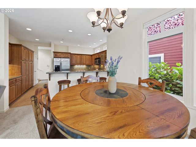 230 Roundhouse Rd, Astoria, OR 97103