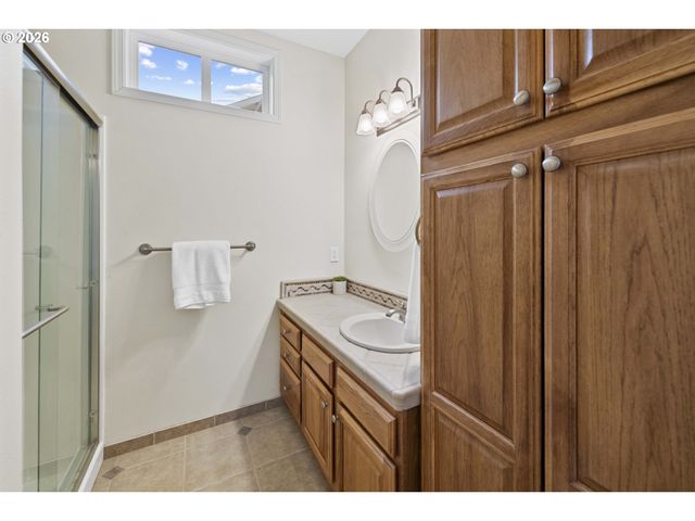 230 Roundhouse Rd, Astoria, OR 97103
