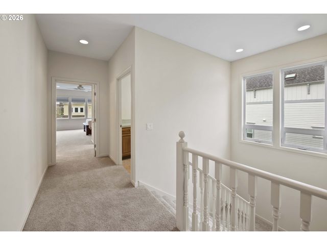 230 Roundhouse Rd, Astoria, OR 97103