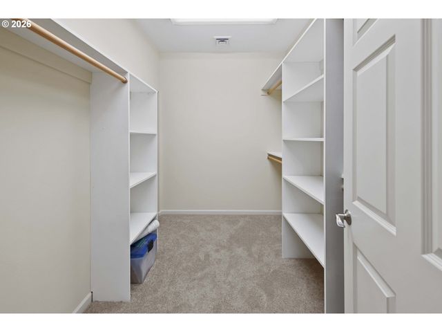 230 Roundhouse Rd, Astoria, OR 97103