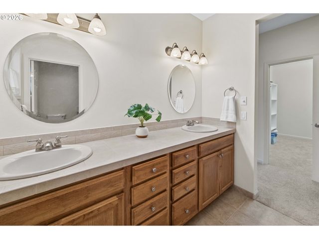 230 Roundhouse Rd, Astoria, OR 97103