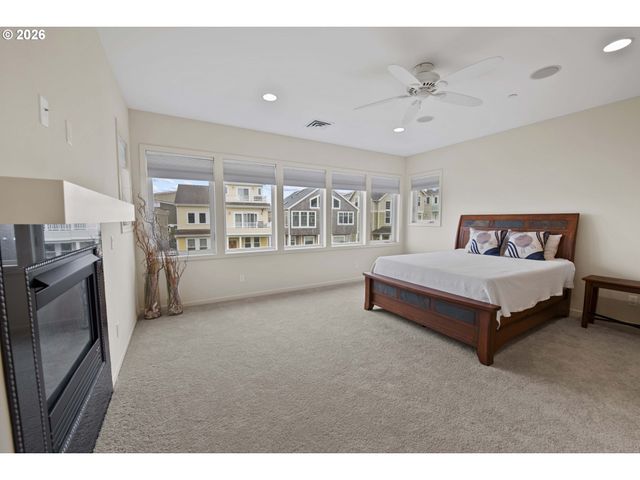 230 Roundhouse Rd, Astoria, OR 97103
