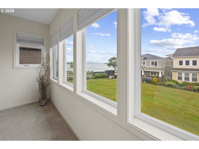 230 Roundhouse Rd, Astoria, OR 97103