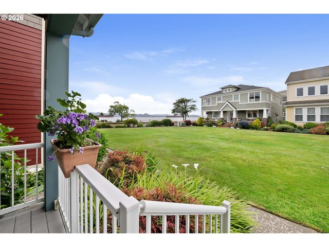 230 Roundhouse Rd, Astoria, OR 97103