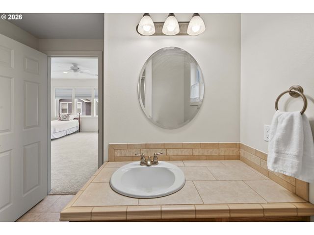230 Roundhouse Rd, Astoria, OR 97103