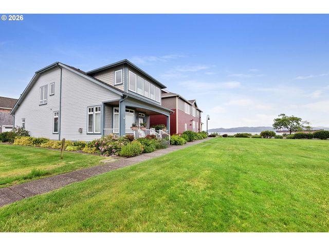 230 Roundhouse Rd, Astoria, OR 97103