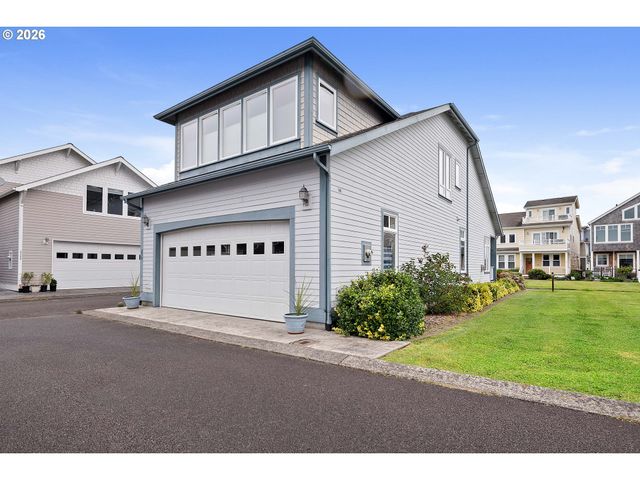 230 Roundhouse Rd, Astoria, OR 97103