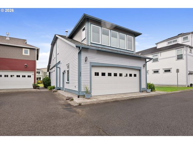 230 Roundhouse Rd, Astoria, OR 97103
