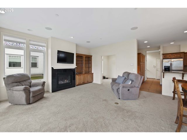 230 Roundhouse Rd, Astoria, OR 97103