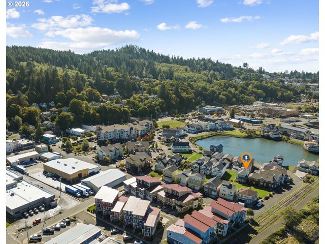 230 Roundhouse Rd, Astoria, OR 97103