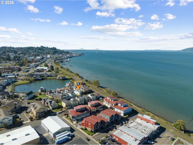 230 Roundhouse Rd, Astoria, OR 97103