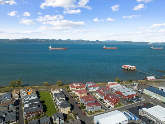 230 Roundhouse Rd, Astoria, OR 97103
