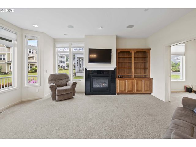 230 Roundhouse Rd, Astoria, OR 97103