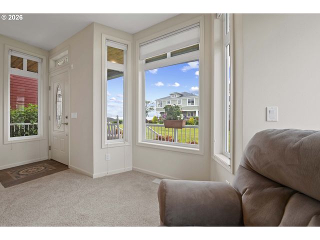 230 Roundhouse Rd, Astoria, OR 97103