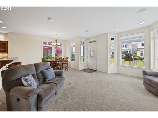 230 Roundhouse Rd, Astoria, OR 97103