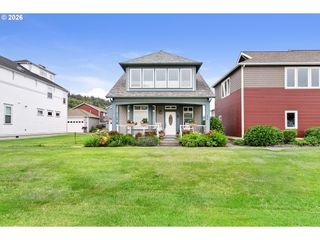 230 Roundhouse Rd, Astoria, OR 97103