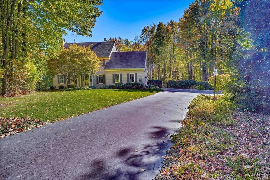 7353 Ward Road, Boston, NY 14127