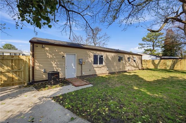 3132 Kenelm DR, Chesapeake, VA 23323