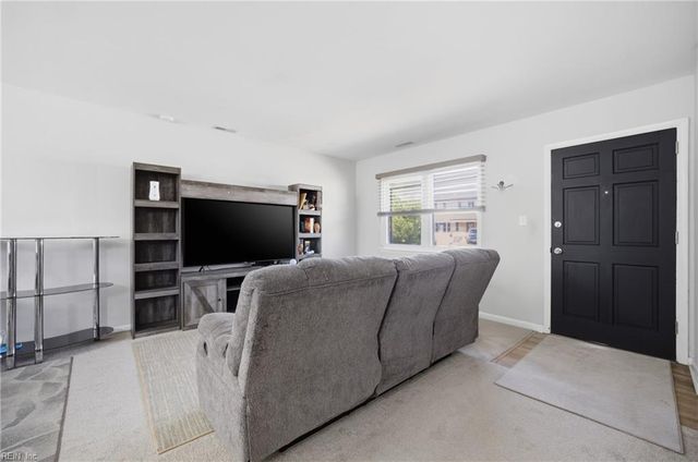 3132 Kenelm DR, Chesapeake, VA 23323