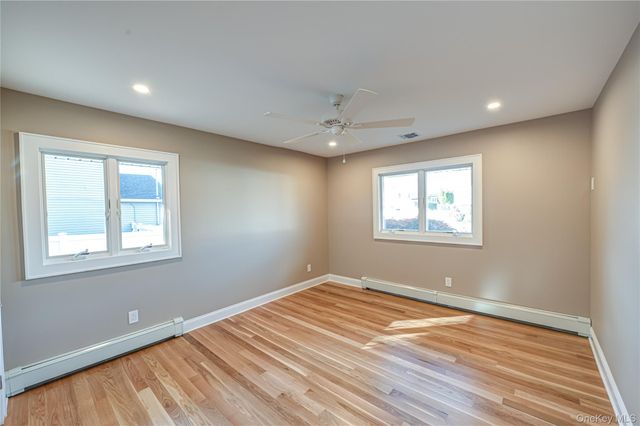 31 Boulevard Avenue, West Islip, NY 11795