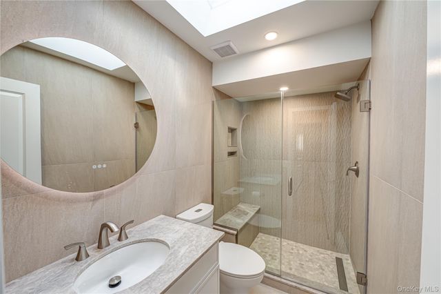 31 Boulevard Avenue, West Islip, NY 11795