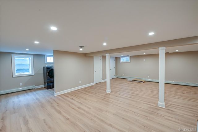 31 Boulevard Avenue, West Islip, NY 11795