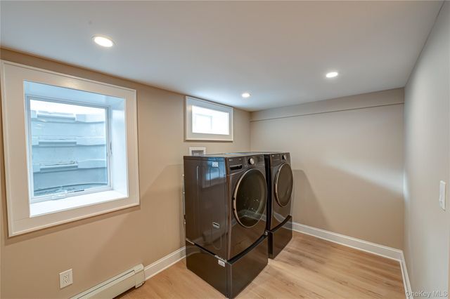 31 Boulevard Avenue, West Islip, NY 11795