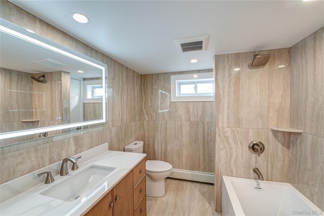 31 Boulevard Avenue, West Islip, NY 11795