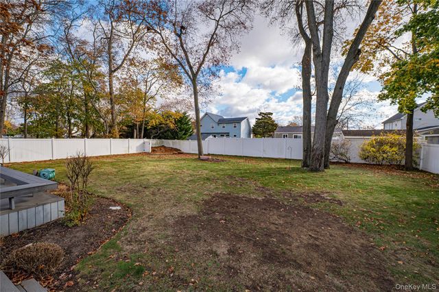 31 Boulevard Avenue, West Islip, NY 11795