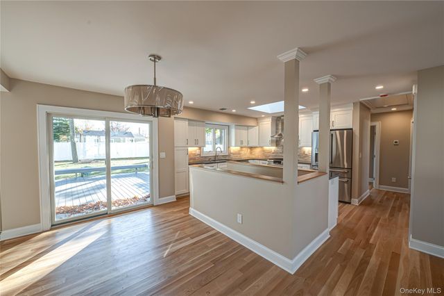 31 Boulevard Avenue, West Islip, NY 11795