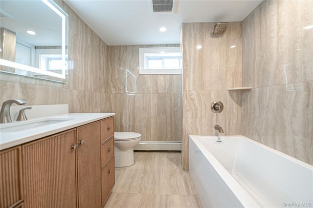 31 Boulevard Avenue, West Islip, NY 11795