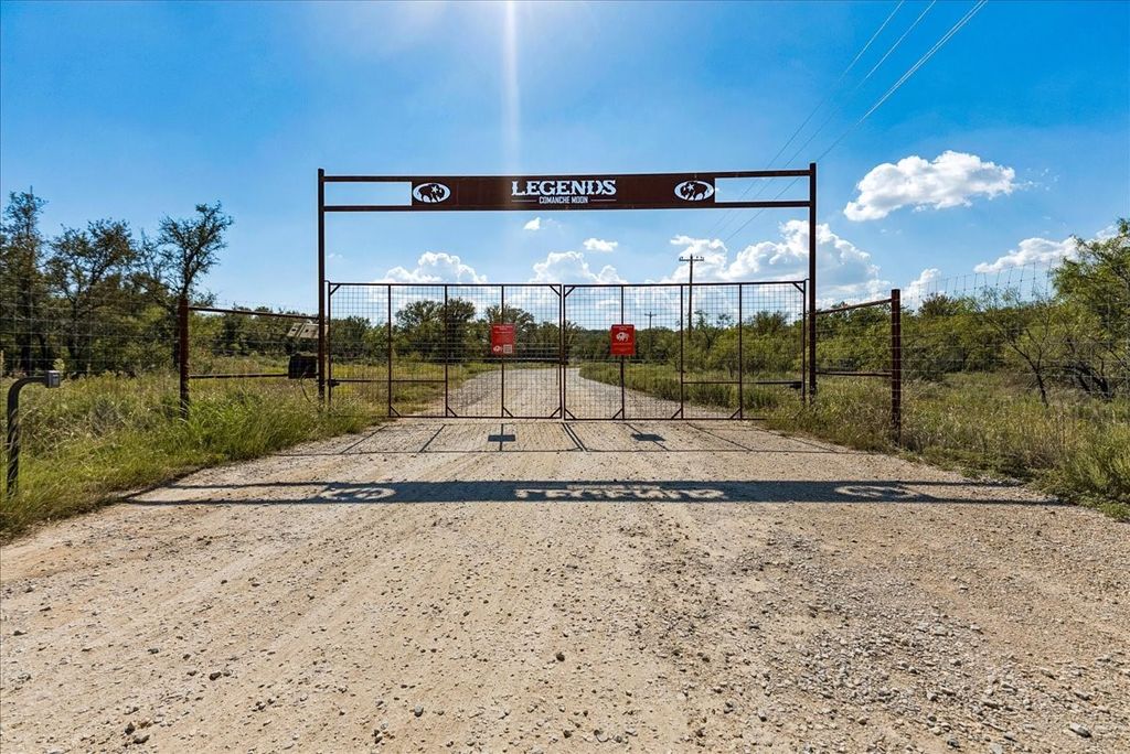 1812 CO 114 Road, Mingus, TX 76463