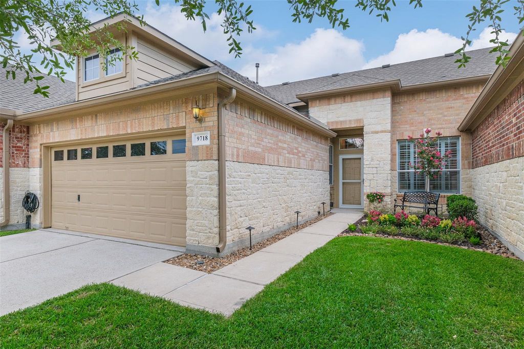 9718 Catalina Leaf Lane, Spring, TX 77379