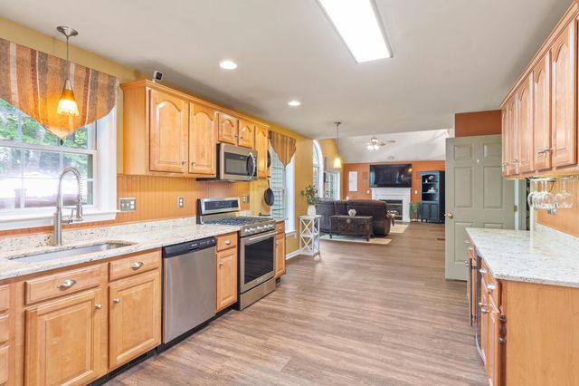 88 Horizon Drive, Goffstown, NH 03045
