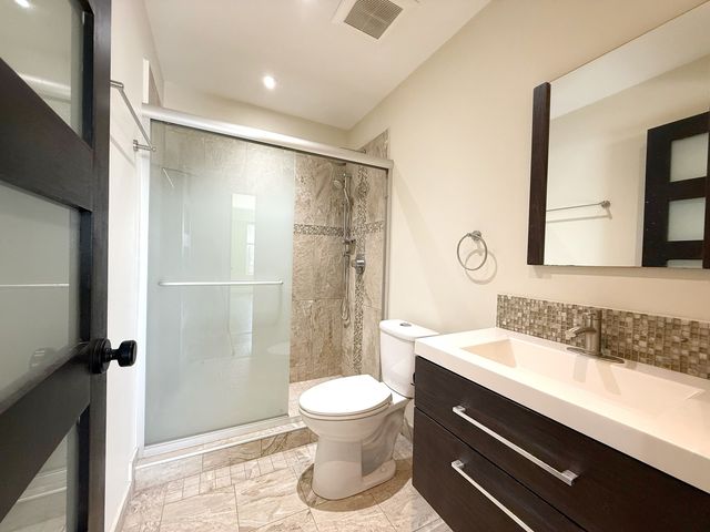 502 W Huntington Commons Road 438, Mount Prospect, IL 60056