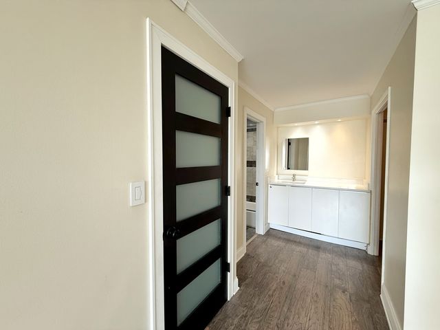 502 W Huntington Commons Road 438, Mount Prospect, IL 60056