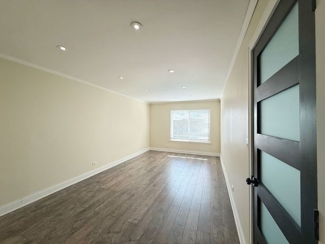 502 W Huntington Commons Road 438, Mount Prospect, IL 60056