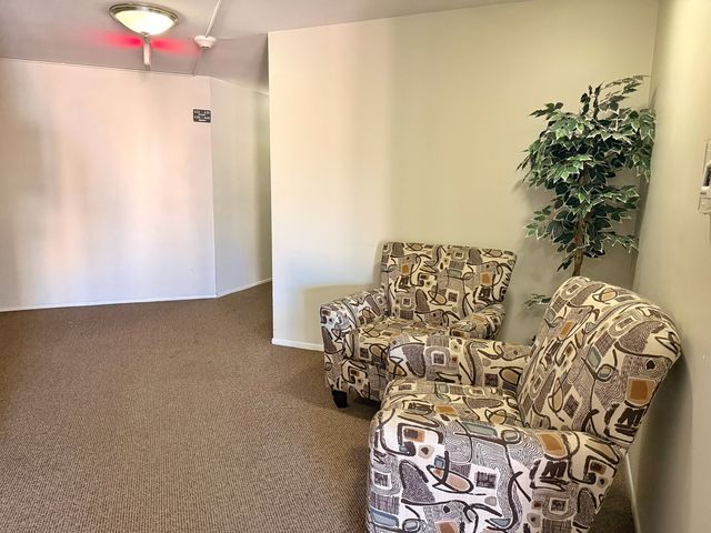 502 W Huntington Commons Road 438, Mount Prospect, IL 60056