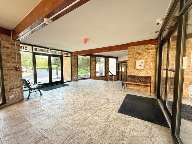 502 W Huntington Commons Road 438, Mount Prospect, IL 60056