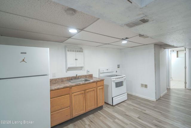 7816 Joyce Dr, Louisville, KY 40219