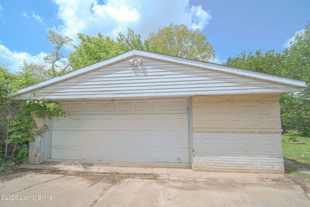 7816 Joyce Dr, Louisville, KY 40219