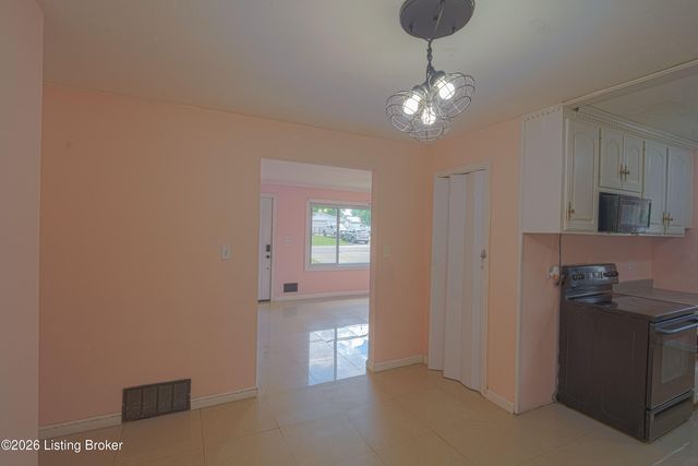 7816 Joyce Dr, Louisville, KY 40219