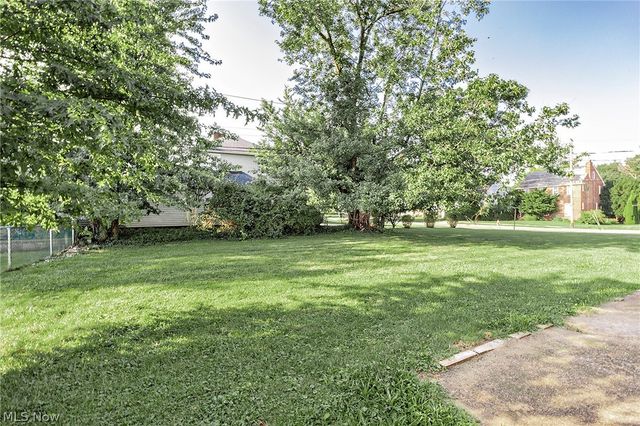 22750 Fairlawn Drive, Euclid, OH 44117